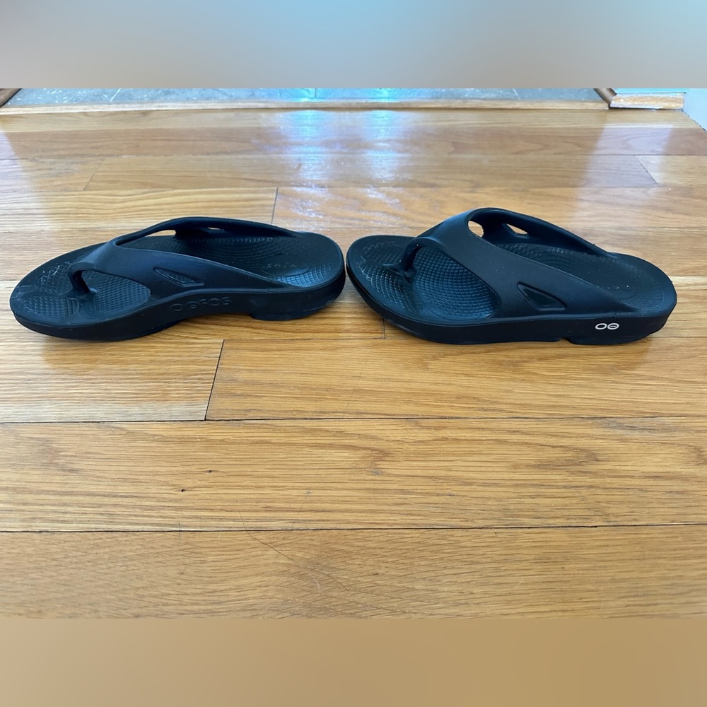 OOFOS-OOriginal Flip Flop - Women's size 10 black